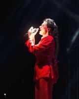 Click to enlarge image doris-dragovic01.webp