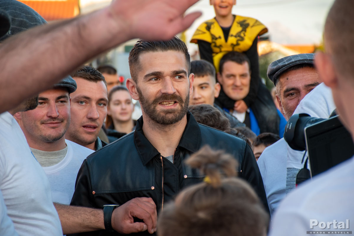 Click to enlarge image otkrivanje_murala_marka_livaje-5.jpg
