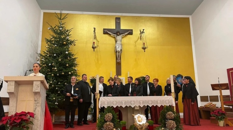 BOŽIĆ U STANOVIMA Nastupili Pučki pivači Donji Kaštili i klapa Senjkinje