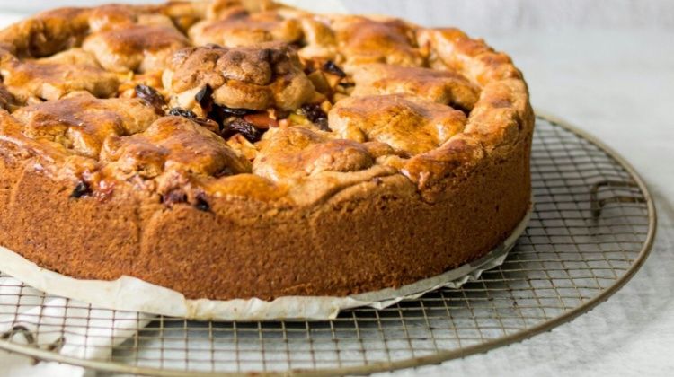 Recept za kolač s jabukama i kiselim vrhnjem