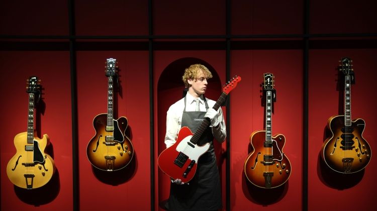 'Izgubljena' Lennonova akustična gitara iz 60-ih na dražbi 29. svibnja