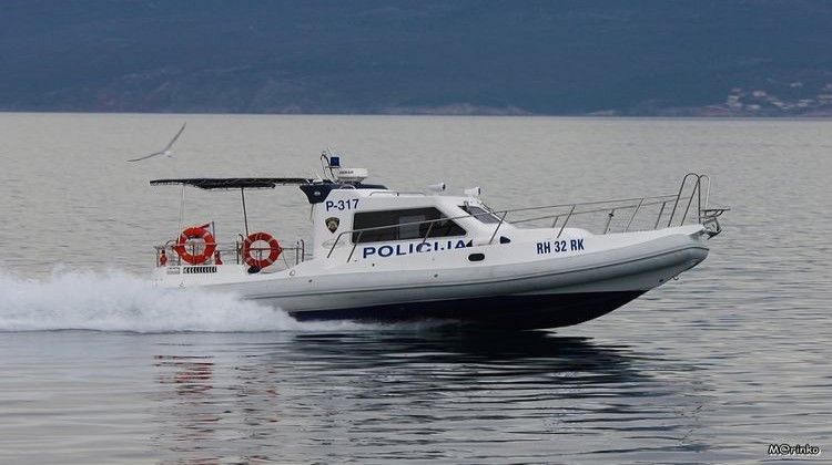 Prevrnuo se katamaran s devet osoba, svi su spašeni