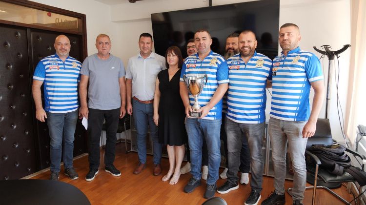 Članovi „Posejdona“ s peharom prvaka Europe stigli na prijem u Gradsku upravu
