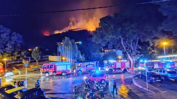 Gromovi zapalili brda iznad Žrnovnice