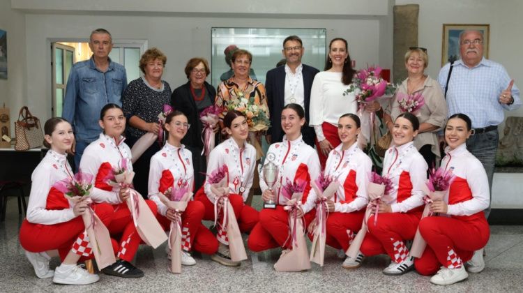 solin mazoretkinje08n