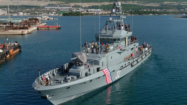 FOTO/VIDEO Već danima plovi u splitskom akvatoriju: Pogledajte novi hrvatski obalno ophodni brod