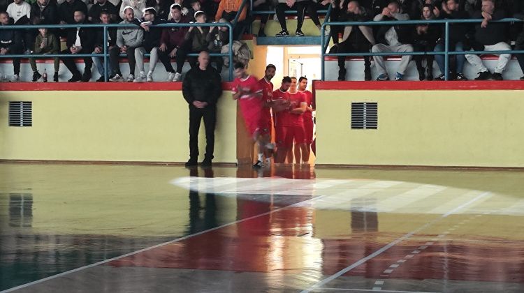 Počela Četiri kafića u Starome, Livaji ovacije