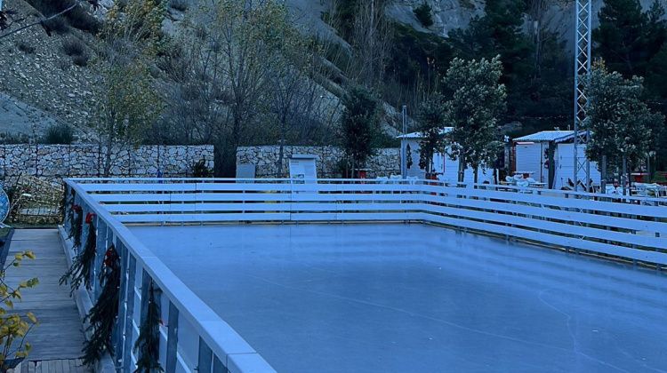 Zbog nepovoljnih uvjeta zatvoreni Božićni grad i klizalište na Izletištu Jadro