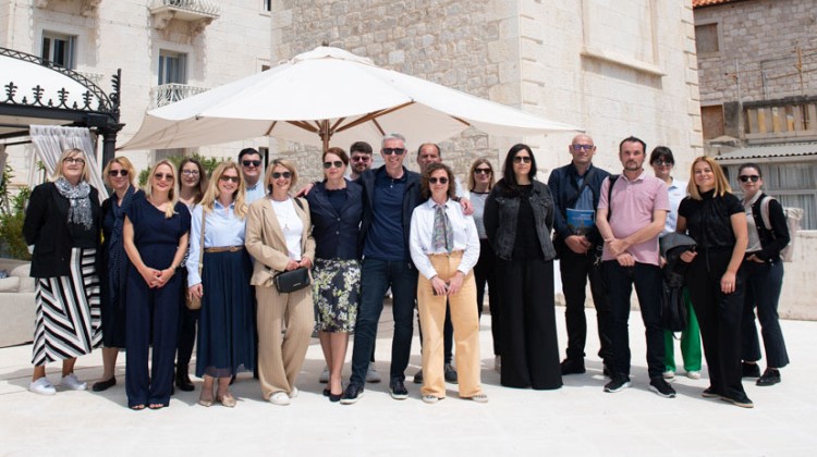 biblijski vrt zanic hvar 01