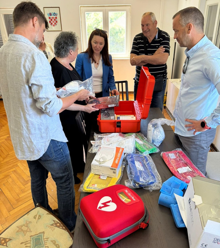 Grad Trogir nabavio opremu za hitnu medicinsku pomoć na Drveniku Velom