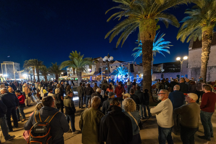 TROGIR OUTDOOR FESTIVAL PONOVNO ODUŠEVIO: SPOJ SPORTA, PRIRODE I DOBRE GLAZBE