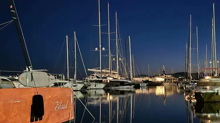 Mega jahta drugog najbogatijeg čovijeka na svijetu Jeffa Bezosa uplovila u Marinu Kaštela
