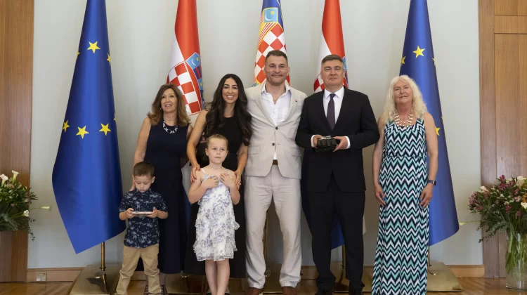 Predsjednik Milanović odlikovao Stipu Miočića