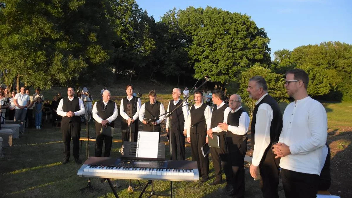 Crkveni kantači Kambelovca pjevali na svečanoj svetoj misi uočnici povodom obilježavanja 150. obljetnice mučeničke smrti fra Lovre Karaule