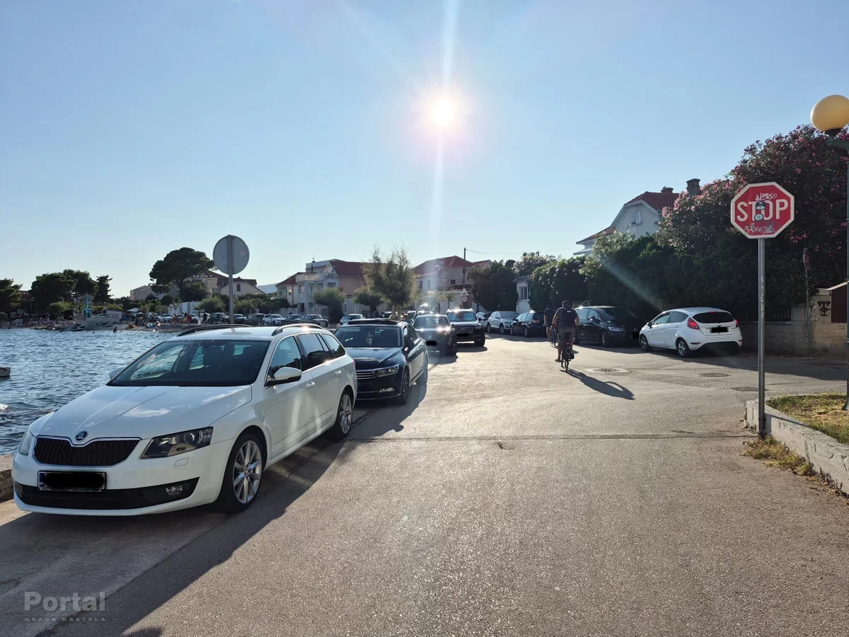 Četiri prometna redara ne mogu obići sva nepropisno parkirana auta na području grada