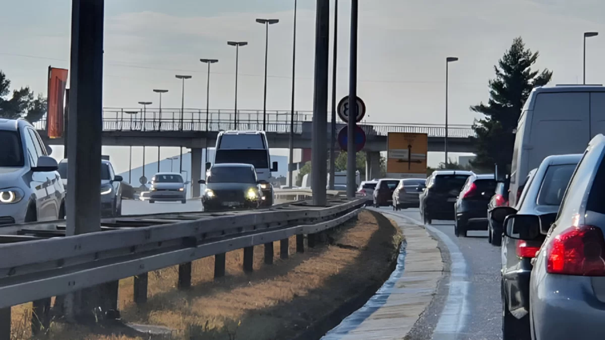 PROMETNI KOLAPS: Velike gužve zbog kvara semafora na Širini, nesreća kod Metroa u Sućurcu