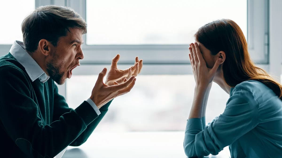 Prisjelo im ljetovanje na Čiovu: Pred djecom zaključao djevojku u apartman, a onda je došla policija