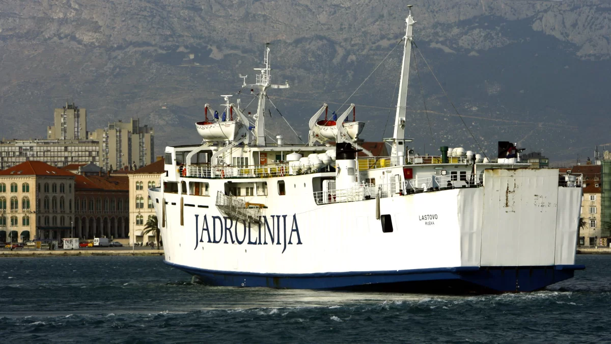 Godina dana od tragedije trajekta Lastovo, brodske sirene za poginule pomorce