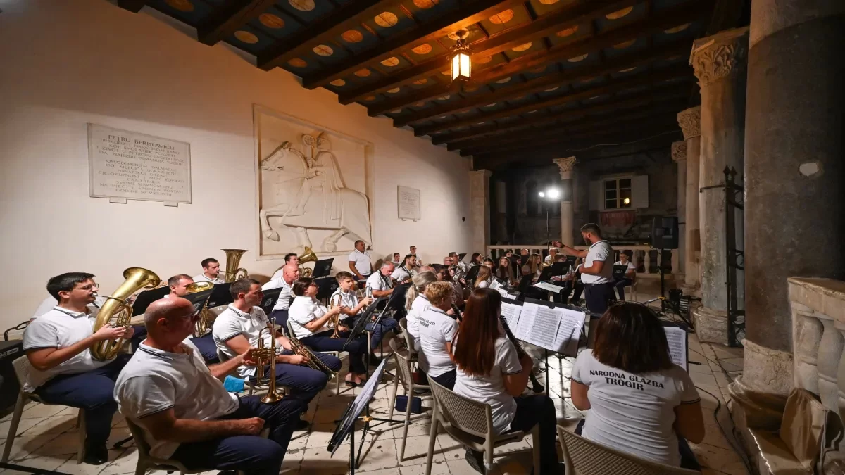 Održan koncert Narodne glazbe Trogir i Puhačkog orkestra Pirovac