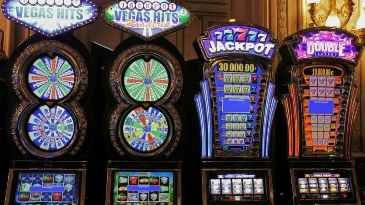 Do online casinos use free spins to attract players?