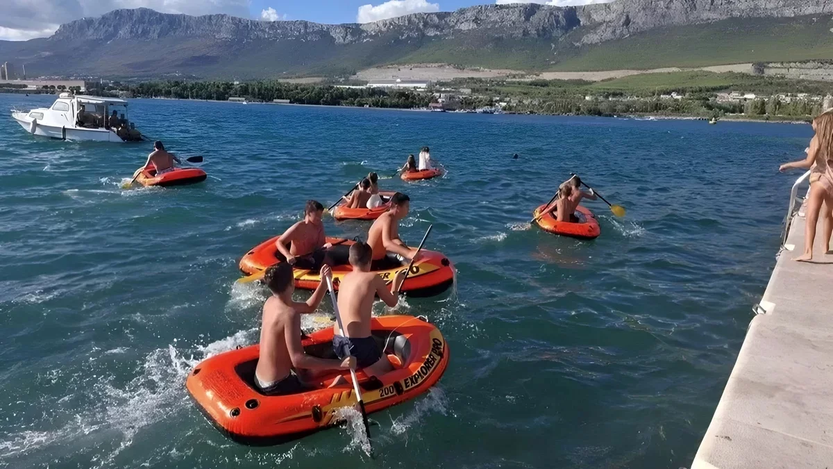 Humanitarna utrka gumenjacima i ugodno druženje u Vranjicu