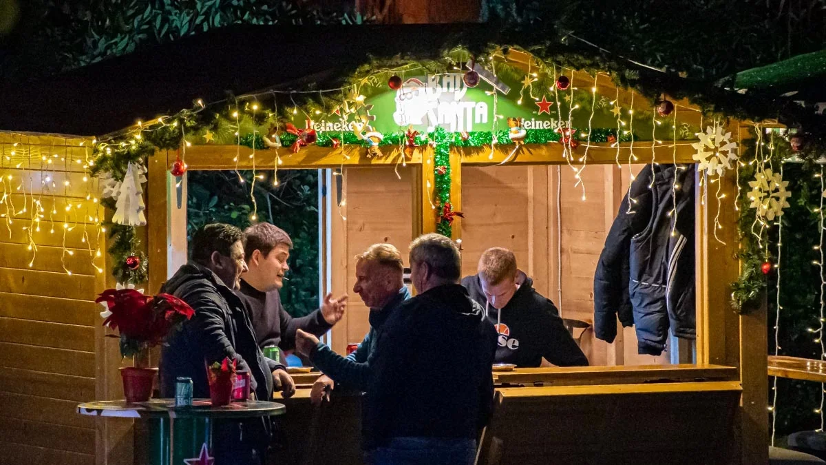 Grad objavio Javni natječaj o dodjeli na korištenje javne površine u Kaštel Lukšiću na području Novi park za postavljanje božićnih kućica