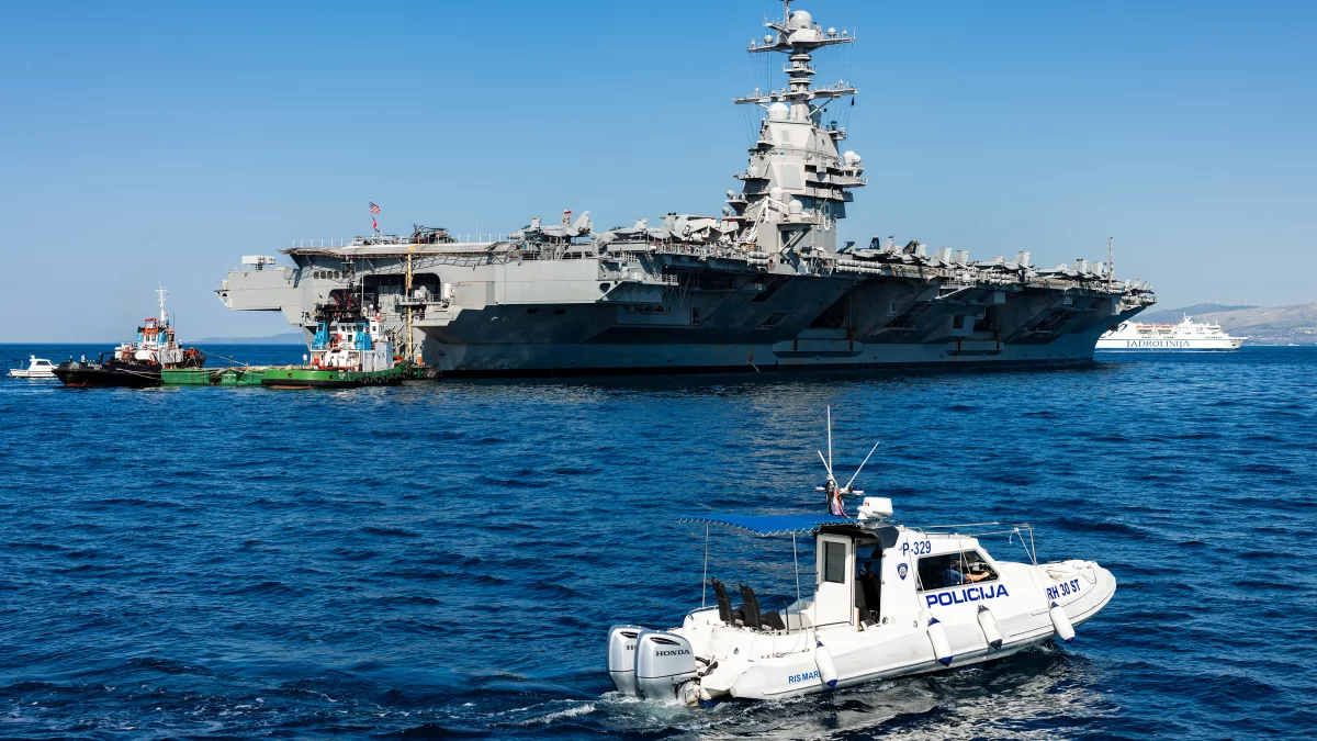 Nosač zrakoplova američke mornarice uplovio u Split (VIDEO)