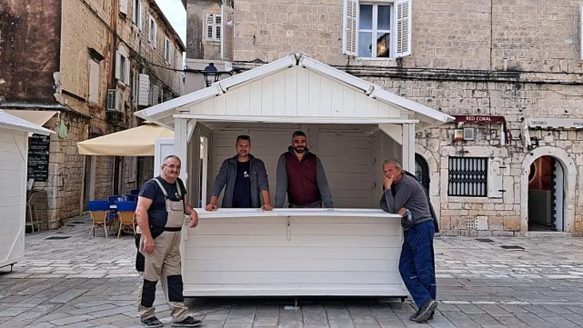 RADNICI “TROGIR HOLDINGA” I OVE GODINE BIT ĆE ZASLUŽNI ZA BLAGDANSKU ČAROLIJU NA GLAVNOM TRGU