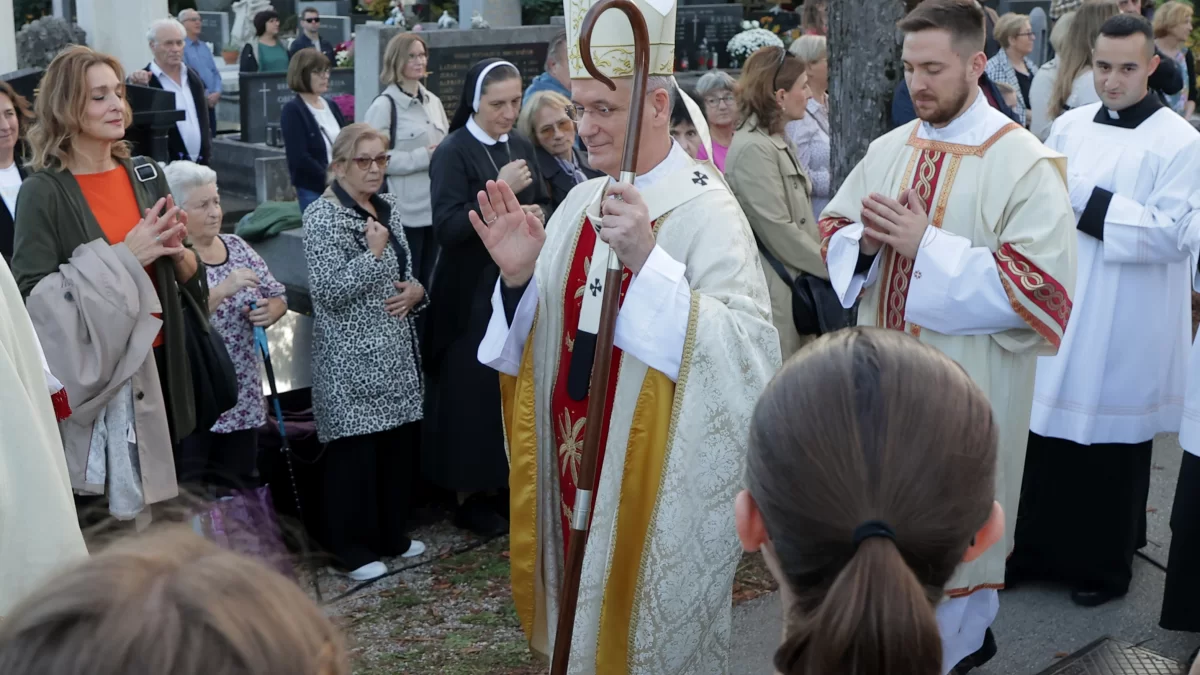 Kutleša: Na&nbsp;Sve svete ne okupljamo se oko hladnih grobova nego oko svjetla nade