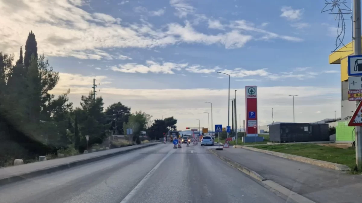 Na Tuđmanovoj cesti u Sućurcu vozit će se uz privremenu regulaciju naredna četiri mjeseca, izmješta se vodoopskrbna cijev