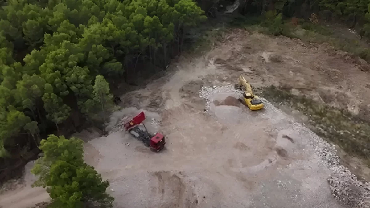 Nakon Kaštela, nelegalni otpad se odlaže u Solinu: Grad pokrenuo postupak provjere, Dom Commerce tvrdi „samo skladištimo“ (VIDEO)