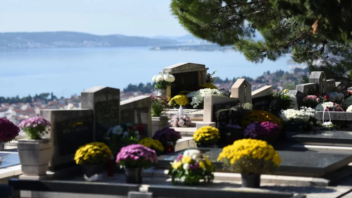 Svi sveti u Kaštelima (FOTO)