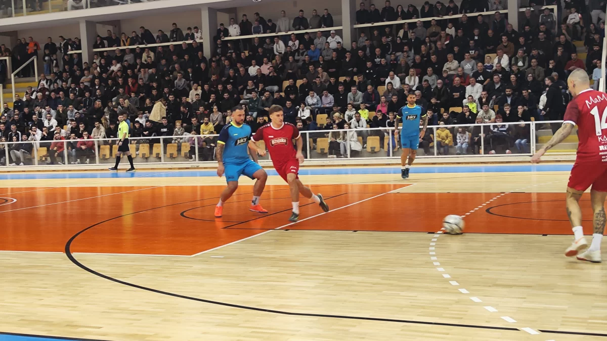 Četiri kafića počela dvobojem Gabina i MaMe