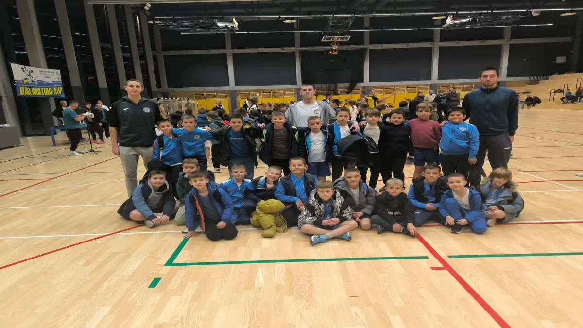 Mini rukometaši Trogira sudjelovali na Dalmatino kupu u Vodicama