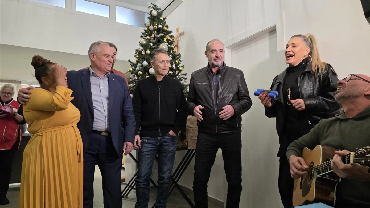 Blagdanski ručak s beskućnicima