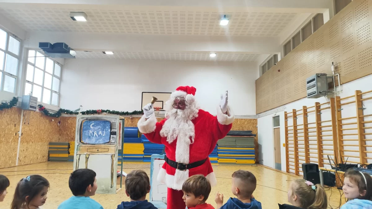 Puppet theater delighted users of the Mir Center and children from the Murtilica Children's Home