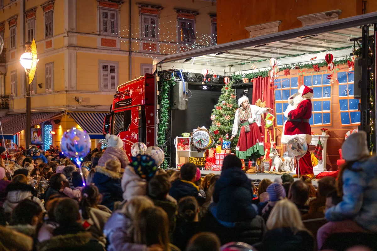 Veseli Kamion Djeda Mraza uskoro stiže u Dalmaciju