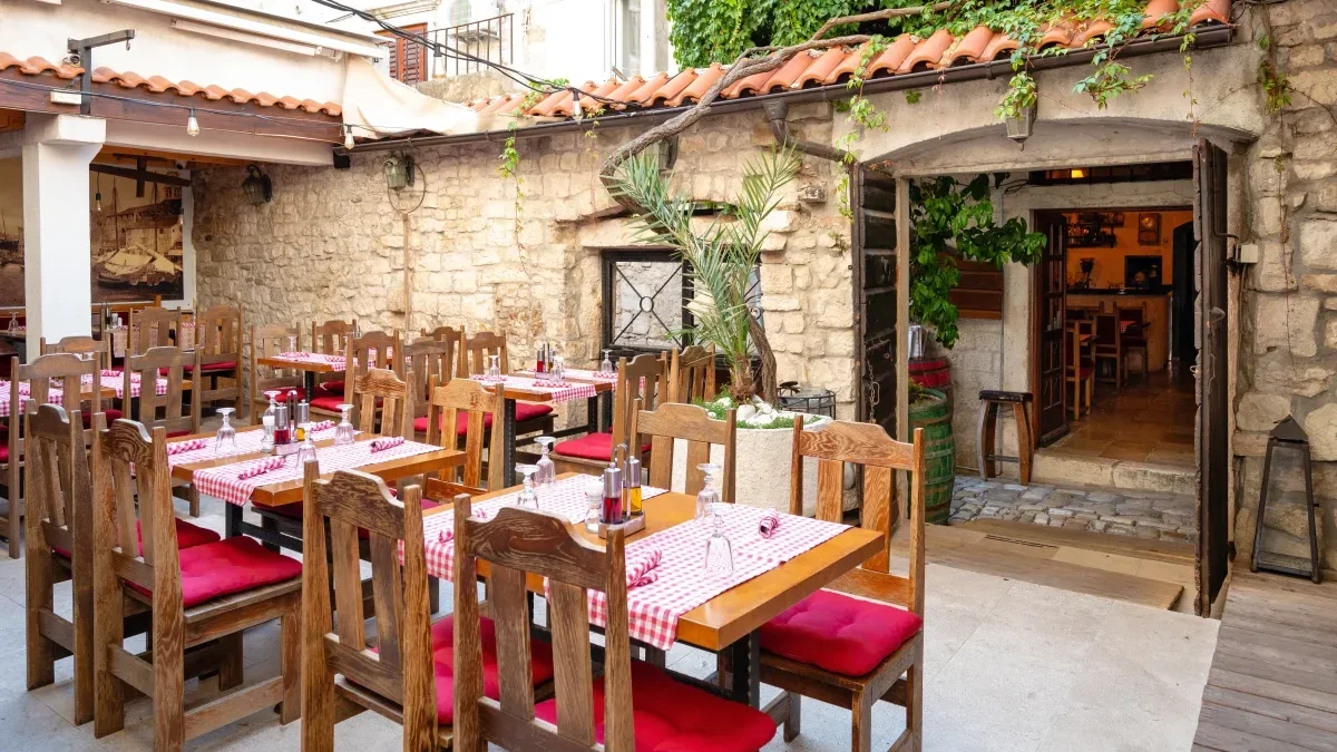 tavern tragos trogir home01