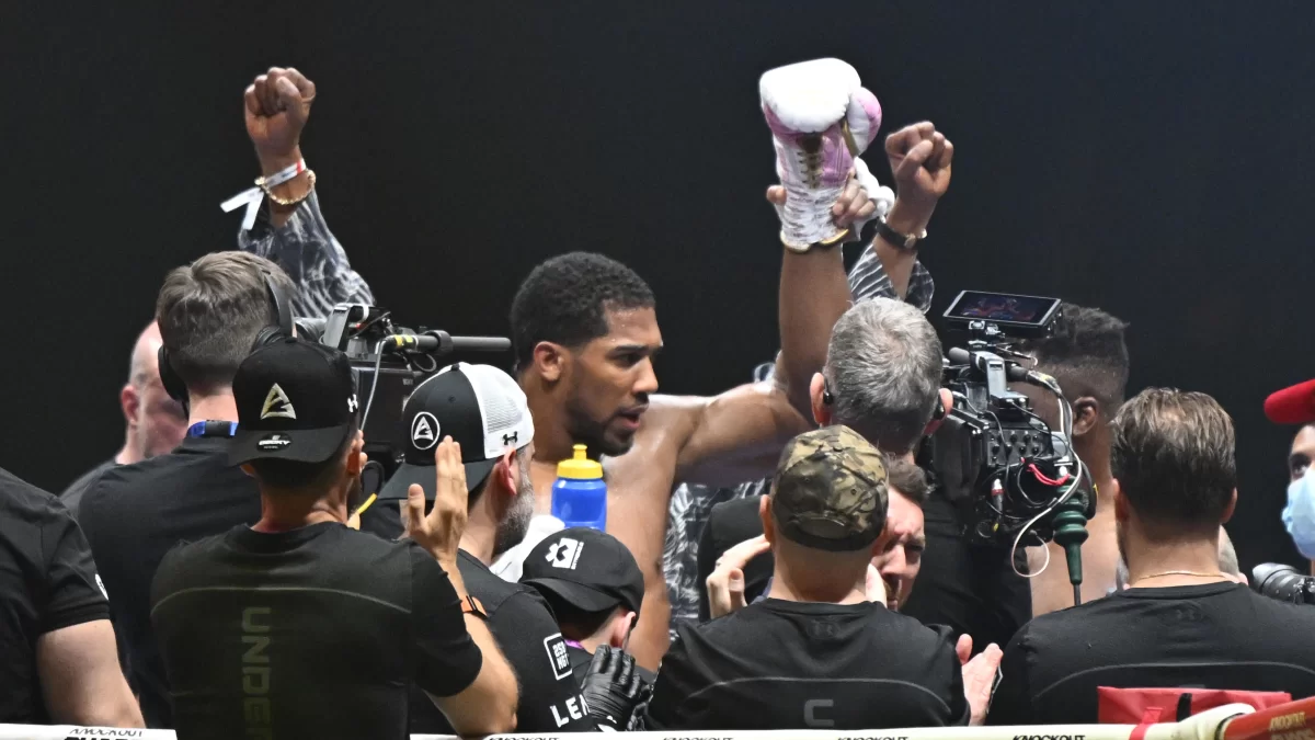 Boks: Joshua u šestoj rundi nokautirao Paula