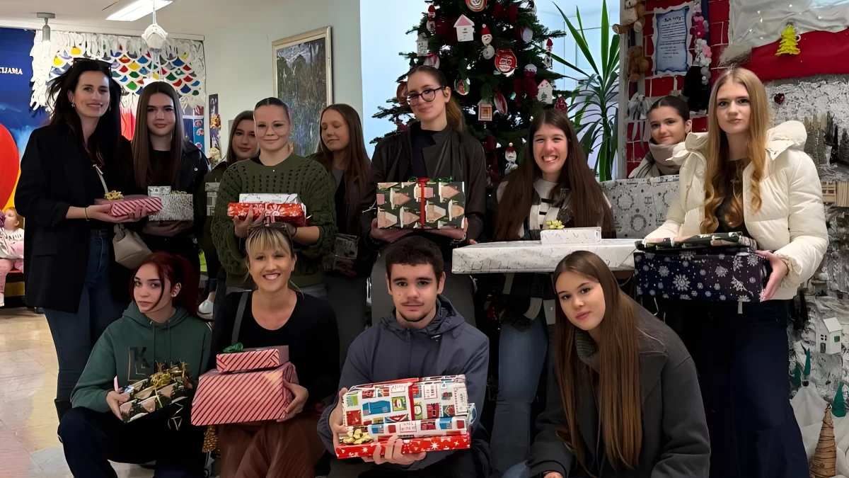 Humanost na djelu: učenici Srednje strukovne škole Blaž Jurjev Trogiranin razveselili mališane na Pedijatriji KBC-a Split