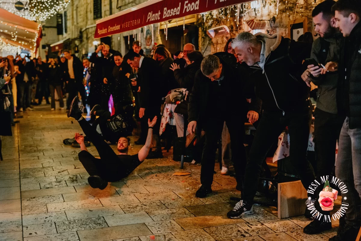 Konobari u Splitu trče za manču od tisuću eura! Tko će biti najspretniji?