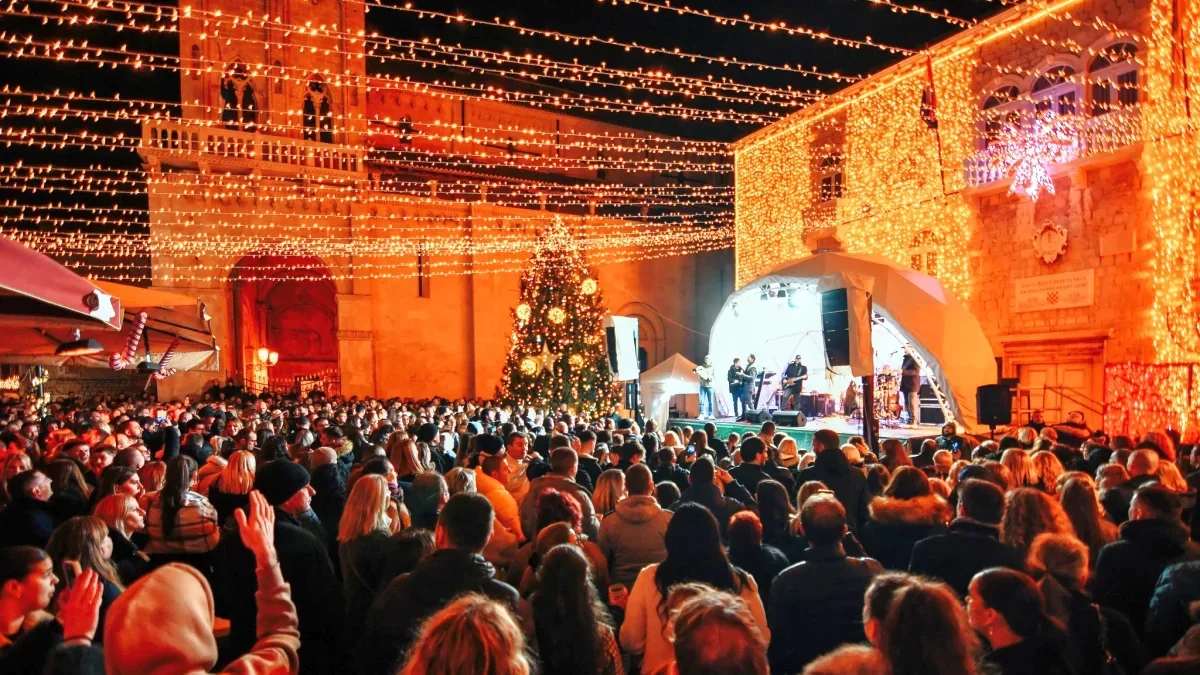 Slijede nam udarni dani Zimske Adventure u Trogiru – od Jelene Rozge i Hiljsona Mandele do Teške Industrije, dječjeg programa, sporta i tradicionalnog Badnjaka