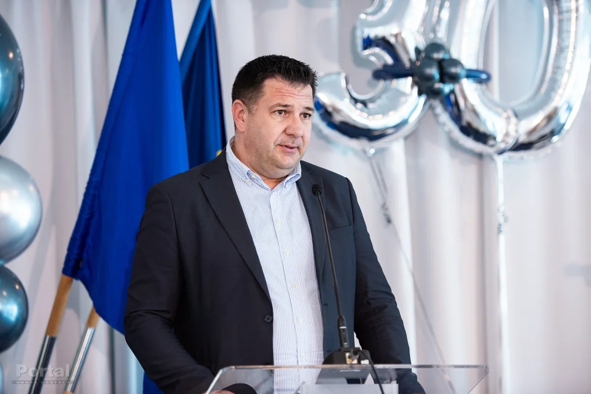 30 godina tz kastela 27t