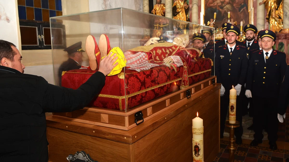 Relikvije bl. Alojzija Stepinca vraćene u zagrebačku katedralu