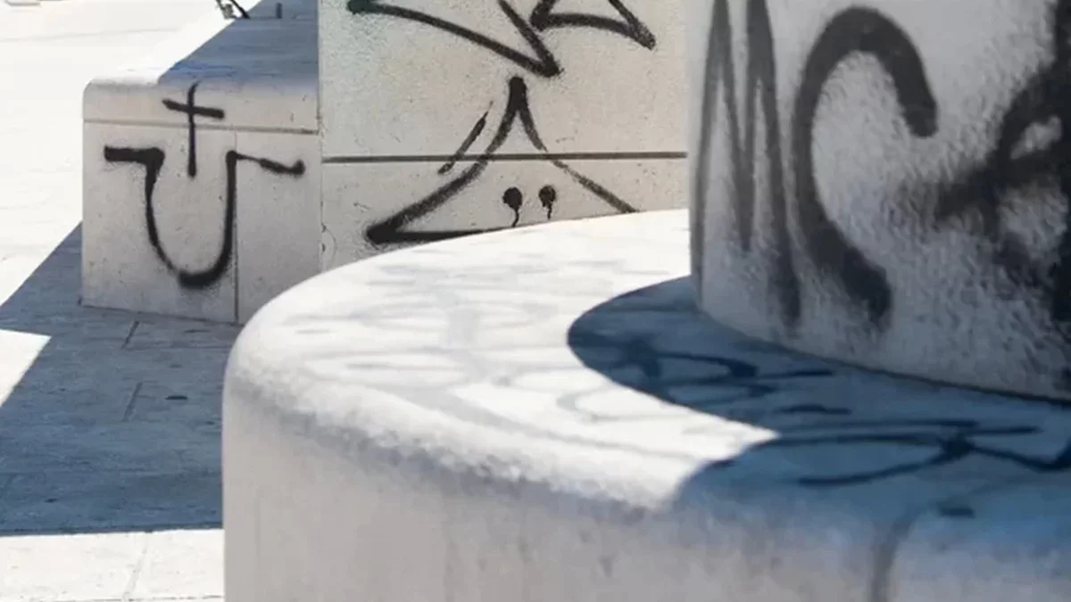 Grafiti s porukama mržnje u Splitu i Rijeci, četvorica prijavljena