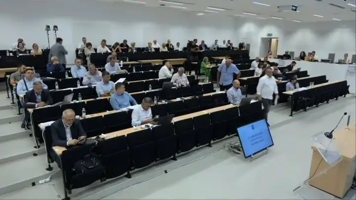 Županijska skupština: Otpad, energija, zdravstvo i spor oko kriznog smještaja obilježili opsežnu sjednicu (VIDEO)