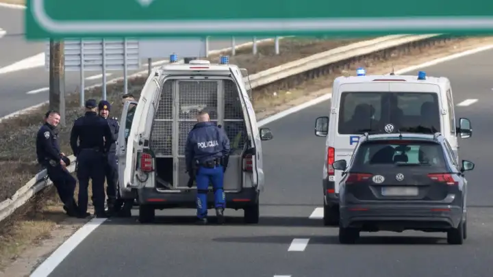 Navijač Hajduka krenuo na utakmicu s teleskopskim palicama pa završio u zatvoru
