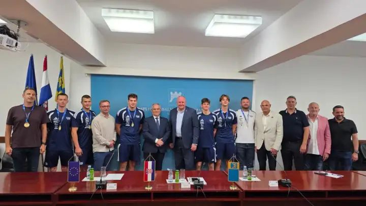 Župan Boban primio svjetske prvake: Mladi hrvatski vaterpolisti ponos Splitsko-dalmatinske županije