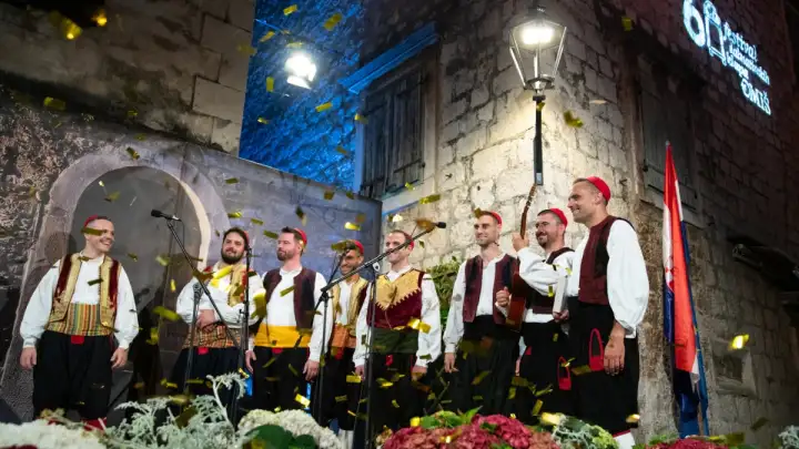 Pobjednici jubilarnog Omiškog festivala klape Kaše i Omiš (FOTO)