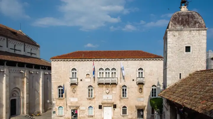 Zbog radova privremeno obustavljen rad sa strankama u uredima Grada Trogira
